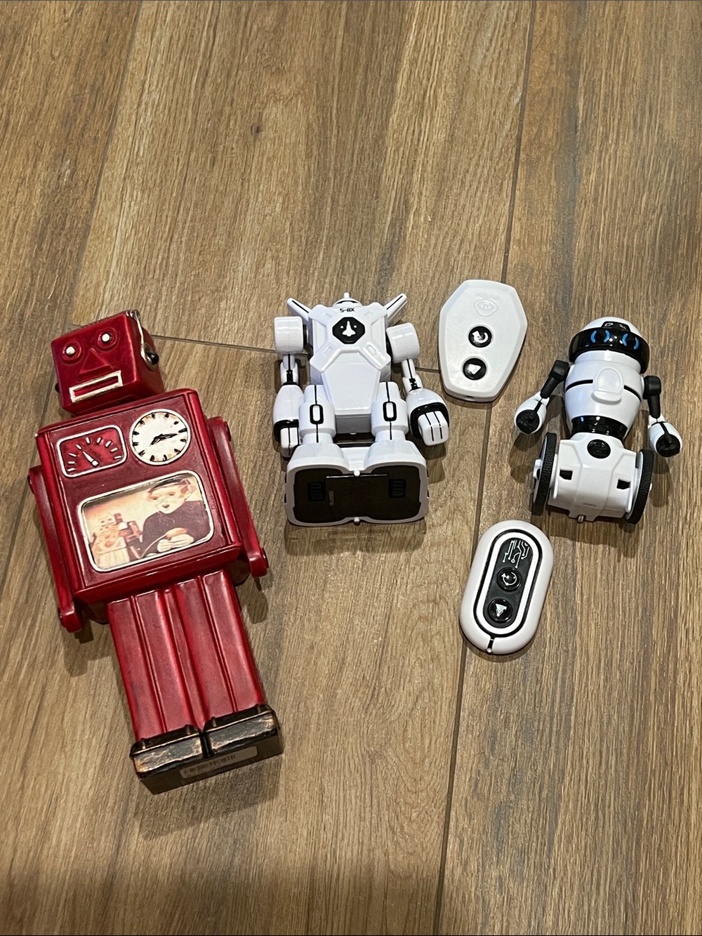 I love robots 3 piece set. New items and excellent like new.